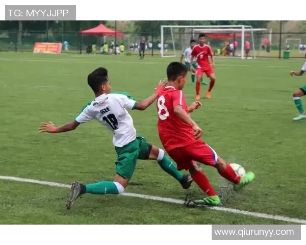 小孩梦想成真与足球明星同场踢球的奇妙瞬间 小孩梦想成真与足球明星同场踢球的奇妙瞬间