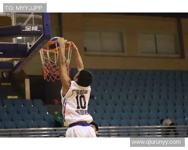 武汉篮球队在精英赛中的力量展现与战术分析