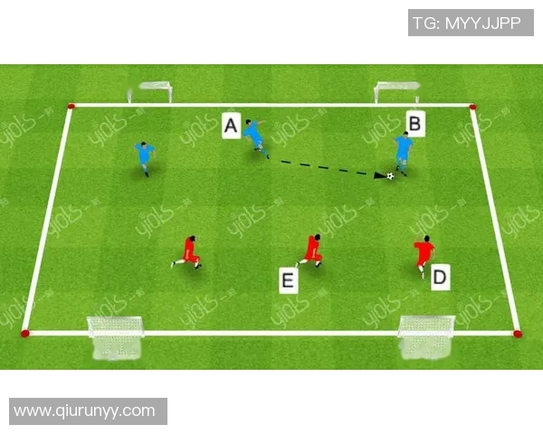 提升足球运球技巧的有效练习方法与训练方案分享